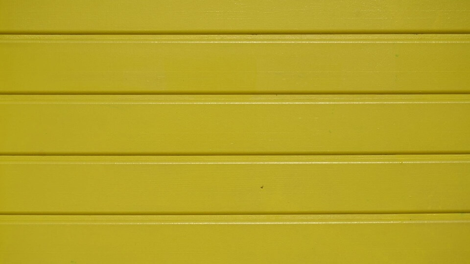 Malermeisterlöhr - Gelbe Holzwand